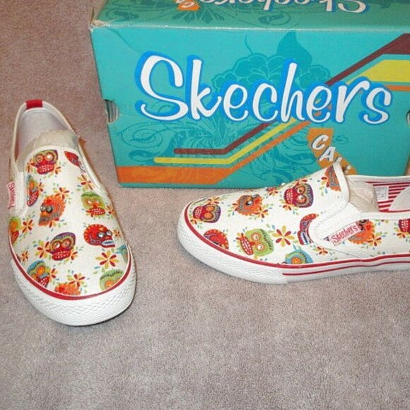 Skechers Cali Hoopla Skull Slip On Sneaker Size 7 Rhinestones Y2K Whimsigoth NEW - Picture 1 of 12